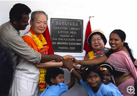 インド「子どもの憩いの村」図書館の完成を祝って(2009年3月)