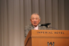 ご祝辞を述べられる 日本財団 会長 笹川陽平 様