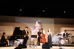 記念コンサート 当財団理事でもある海原純子さん ジャズライブ