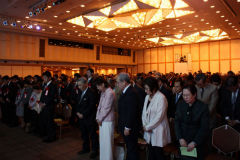 表彰に先立ち東日本大震災犠牲者へ黙祷