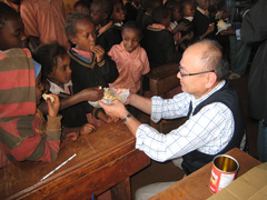 2011年9月 ケニアに救缶鳥を届けました