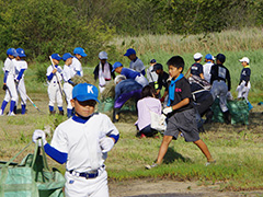 R1.9.7アッケシソウ自生地草刈に駆けつけてくれた、地元スポーツ少年団とその保護者