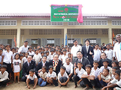 2010年 カンボジア コンポンスデイ小学校設立