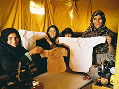 1995年 サルシャヒ国内避難民キャンプ テントの洋裁教室