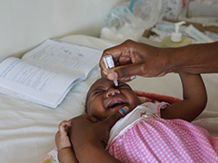 バヌアツでのポリオワクチン接種