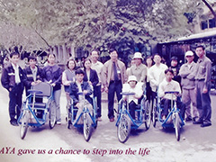 2003年3月 ベトナム製特殊車いす寄贈開始（現在401台）