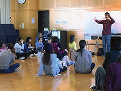 毎年開催している親子のつどい　荒巻シャケさんと一緒に親子で歌って笑って遊ぼう