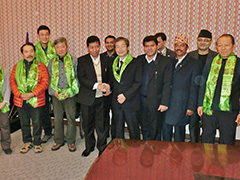 松本市民の人たちと、エベレストトレッキング出発前日、カトマンズ市長へ表敬訪問