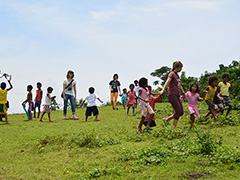 現地の子どもとの交流