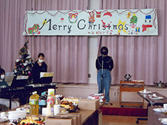 毎年2学期の最終日はクリスマス会を生徒たちの企画・運営で行っています。運営委員長の挨拶です