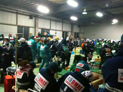 東日本大震災で花巻空港で支援活動を行うDMATに酸素ステーションを設置。