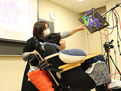 肢体不自由でも視線入力装置を使用してできるゲームを開発した島根大学の伊藤史人先生と一緒に重度障害児のeスポーツ全国大会「EyeMoTグランプリ」を毎年開催。