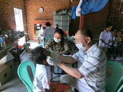2014年ヤンゴン・ミャイン尼僧院　歯科検診