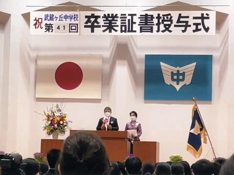 5年前から卒業式から三か国語での式辞を開始しました。
