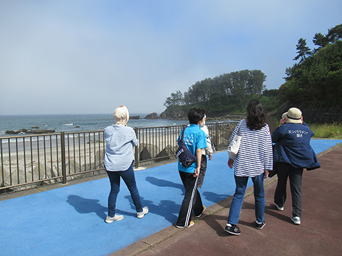 家族会の屋外活動(海浜公園の散歩)