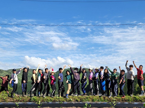 ワークキャンプで作業が終わった時の写真