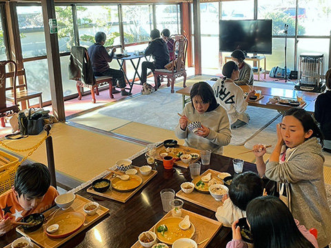 地域交流スペースオカザキのランチ風景