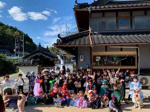 子供イベント、ハロウィンの集合写真