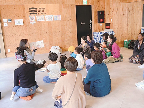 ダンス＆絵本の読み聞かせ　「アフリカンキッズクラブ」と