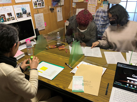 難民との面談の様子