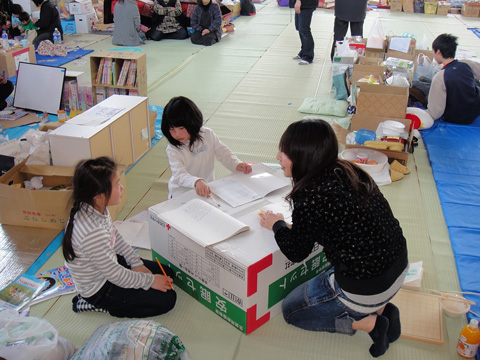 東日本大震災後避難所での学習支援ボランティア