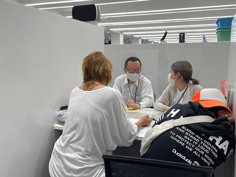 母親が自宅出産後出生届を出せず、20年無戸籍の男性の手続き