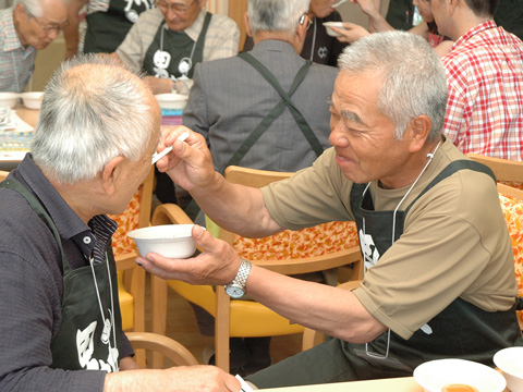 言語聴覚士による食事介助の実習