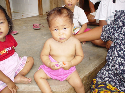 1歳で保護されたこの子は知的な障がいのある母親に育てられていました。全く笑わない赤ちゃんでした