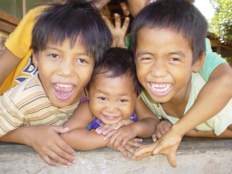 医者には一生笑わないと診断されたのですが、毎日こどもたちが笑顔で接した結果8か月目に笑いました