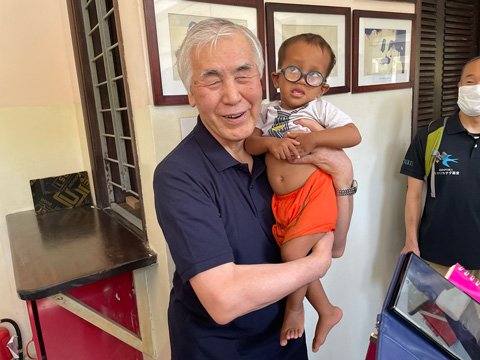 2023年カンボジア 手術後の子どもと