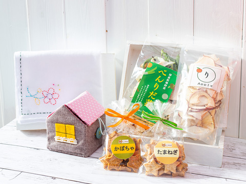 商品一例（手芸、菓子、乾燥野菜）