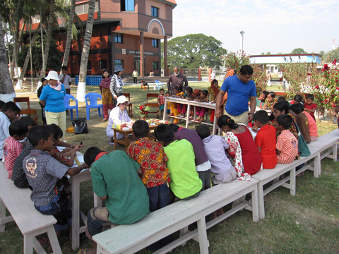 認可外小学校の子ども達の授業の様子
