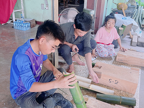 竹うちわ作りの研修