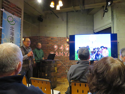 室内の学習会で発表