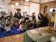 多目的室でのイベント風景（お話の会）