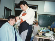 1995年11月27日散髪ボランティアに取り組む会員