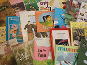 ラオスで団体が出版した図書