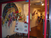 神戸北野坂「ギャラリーミウラ」で年に一度、さをり織りの商品を販売しています