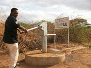 半砂漠地帯で完成した井戸　ケニア