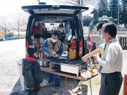 被災地にて炊き出し