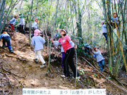 保育園がきたよ　まず「山登り」がしたい！