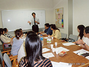 外国人の親が子育ての勉強会　2002年からスタート月に1回行う